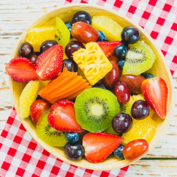 Fruits Mélangés Assortis Avec Raisin Fraise Kiwi Autres Dans Bol — Photo