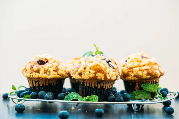 Áfonya Muffin Szűrő Feldolgozása Édes Desszert — Stock Fotó