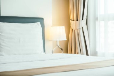 Yatakta rahat yastık