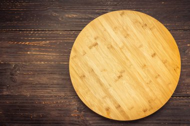 Kopya alanı ile ahşap arka plan ağaç kesme tahtasında