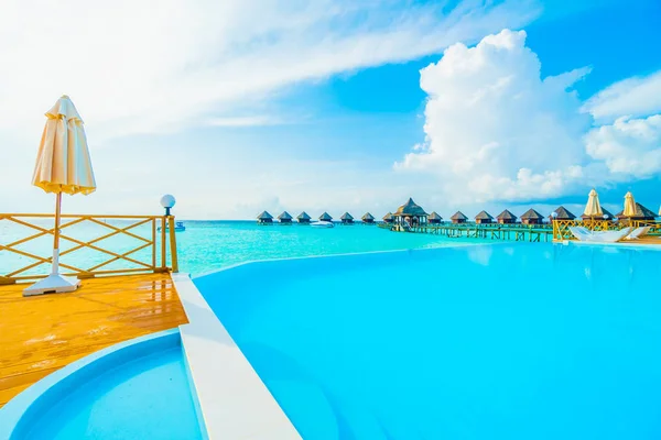 Beautiful Luxury Outdoor Swimming Pool Umbrella Chair Hotel Resort Maldives — Stock Photo, Image