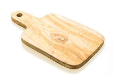 Kahverengi ahşap doğrama ve beyaz arka plan üzerinde izole kesme tahtası