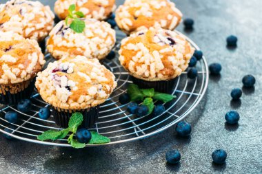 Böğürtlenli kek - filtre işleme ile şekerli tatlı