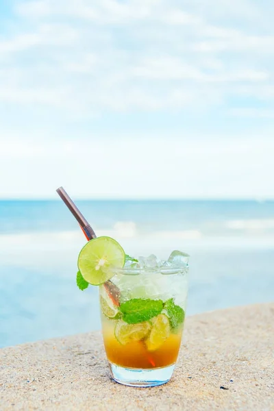 Vidro de mojito para beber gelo — Fotografia de Stock