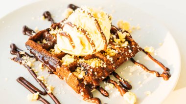 Şekerli tatlı çikolata ile dondurma waffle