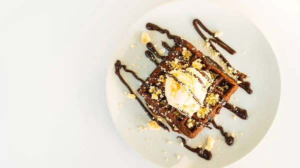 Zoete dessert Chocolade wafel met ijs — Stockfoto