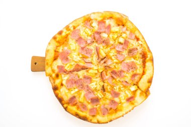 Ahşap tepsi ile beyaz arka plan izole Hawai pizza