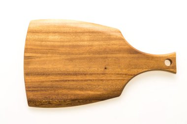 Kahverengi ahşap doğrama ve beyaz arka plan üzerinde izole kesme tahtası