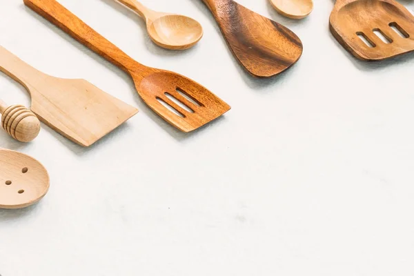 Utensílios Cozinha Com Espaço Cópia Fundo Pedra Mármore Branco — Fotografia de Stock