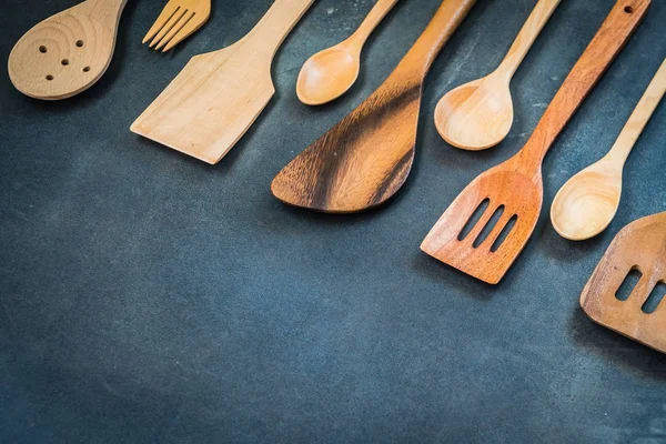 Utensilios Cocina Con Espacio Para Copiar Sobre Fondo Piedra Negra — Foto de Stock