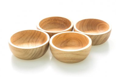 Ahşap kase beyaz arkaplanda izole