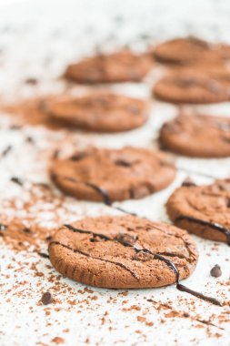 Şekerli tatlı çikolatalı kurabiye ile