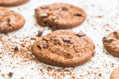 Şekerli tatlı çikolatalı kurabiye ile