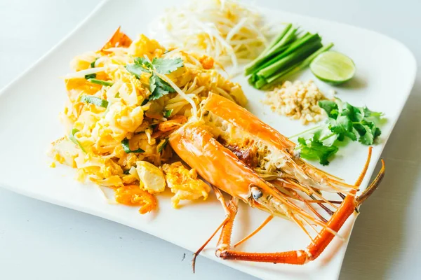 Jumbo karides ile Pad Tay erişte