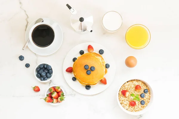 Hälsosam Frukost Set Med Pannkaka Och Granola Med Blåbär Och — Stockfoto