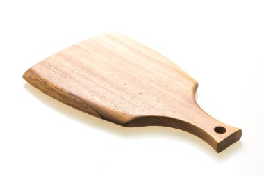 Kahverengi ahşap doğrama ve beyaz arka plan üzerinde izole kesme tahtası