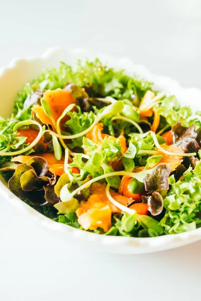 Gerookte Zalm Met Verse Fruit Salade Gezonde Voeding Stijl — Stockfoto
