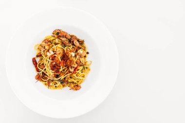 Spagetti pastırma sarımsak ile