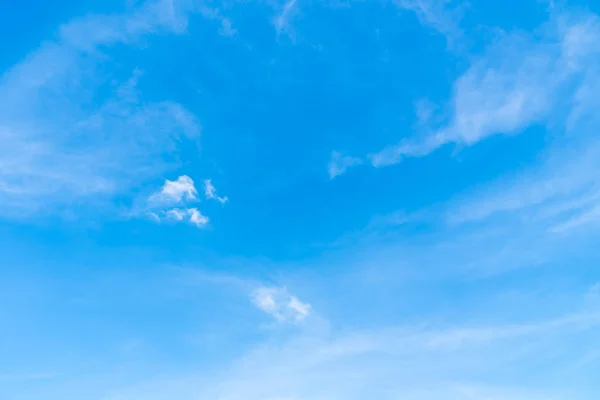 Schöne Weiße Wolke Auf Blauem Himmel Hintergrund — Stockfoto