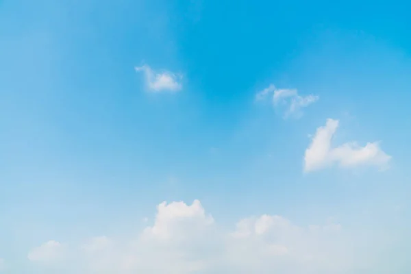 Nuvem Branca Bonita Fundo Céu Azul — Fotografia de Stock