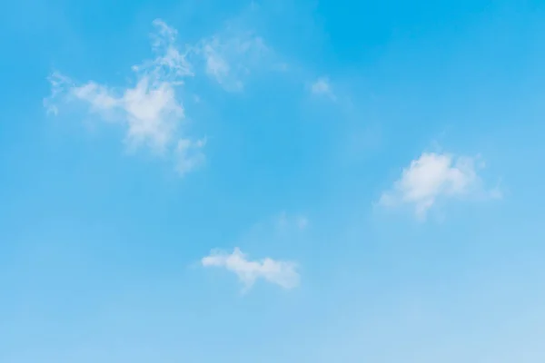 Awan Putih Yang Indah Latar Langit Biru — Stok Foto