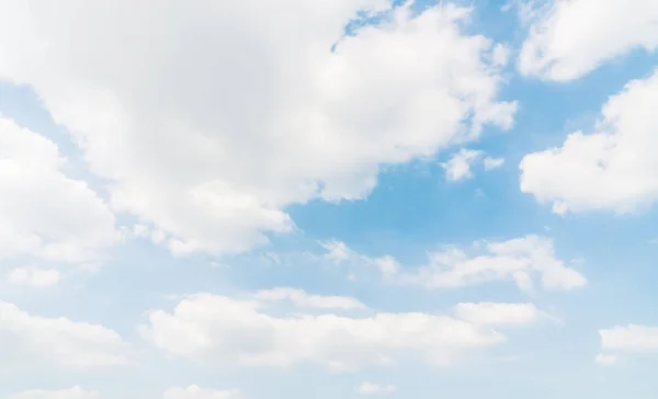 Piękny Biały Chmury Tle Błękitnego Nieba — Zdjęcie stockowe