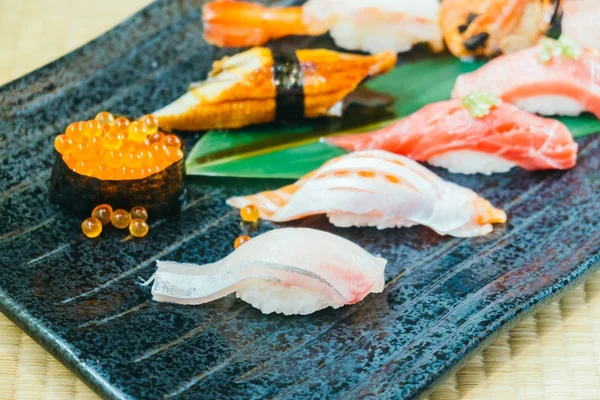 Mezcla Camarones Atún Salmón Crudo Fresco Otros Sushi Estilo Comida — Foto de Stock