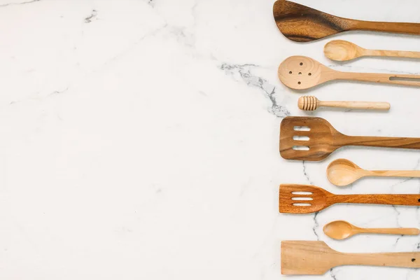 Utensílios Cozinha Com Espaço Cópia Fundo Pedra Mármore Branco — Fotografia de Stock