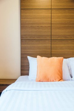 Yatakta rahat yastık