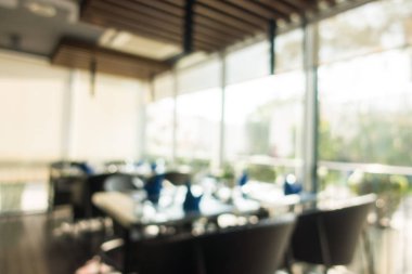 Arka plan için soyut bulanıklık ve odaklanmış kahve dükkanı ve restoran iç mekanı