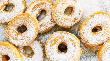 Şekerli tatlı birçok çörek ile