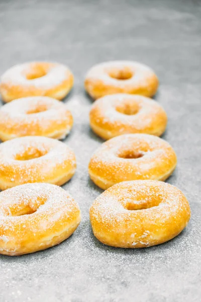 Sobremesa doce com muitos donuts — Fotografia de Stock