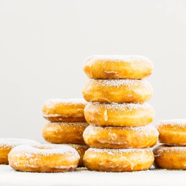 Şekerli tatlı şeker buzlanma ile-üst birçok çörek ile sağlıksız gıda tarzı