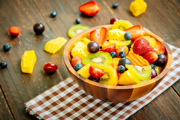 Frutas Mixtas Variadas Con Uva Fresa Kiwi Otras Tazón Sobre — Foto de Stock