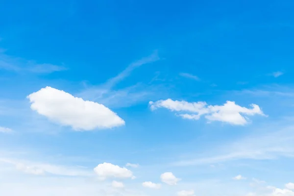 Schöne Weiße Wolke Auf Blauem Himmel Hintergrund — Stockfoto