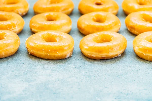 Postre Dulce Con Muchos Donuts Estilo Comida Poco Saludable —  Fotos de Stock