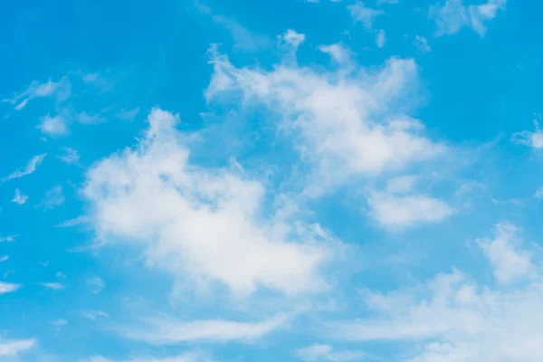 Vakker Hvit Sky Blå Himmelbakgrunn – stockfoto