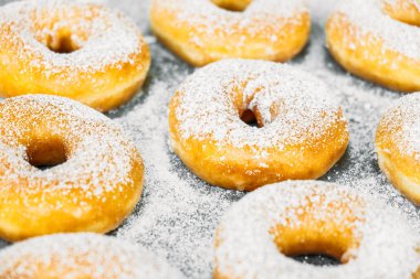 Şekerli tatlı şeker buzlanma ile-üst birçok çörek ile sağlıksız gıda tarzı