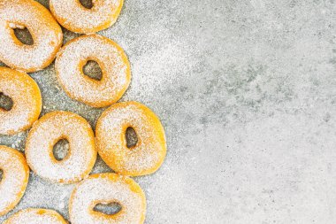 Şekerli tatlı şeker buzlanma ile-üst birçok çörek ile sağlıksız gıda tarzı