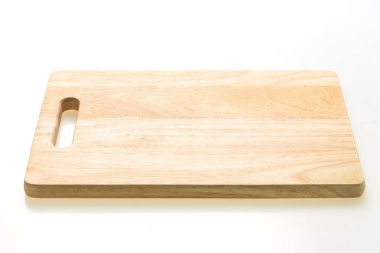 Kahverengi ahşap doğrama ve beyaz arka plan üzerinde izole kesme tahtası