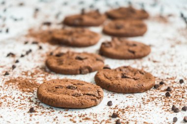 Şekerli tatlı çikolatalı kurabiye ile