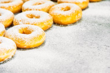 Şekerli tatlı şeker buzlanma ile-üst birçok çörek ile sağlıksız gıda tarzı