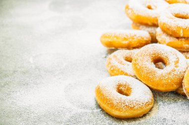 Şekerli tatlı şeker buzlanma ile-üst birçok çörek ile sağlıksız gıda tarzı