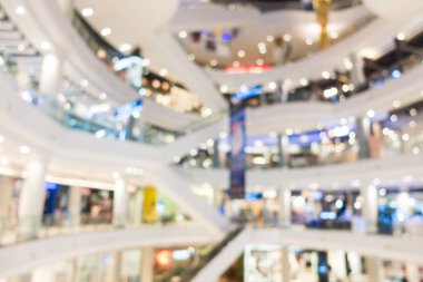 Arkaplan için mağaza içindeki soyut bulanıklık ve odaklanmış alışveriş merkezleri