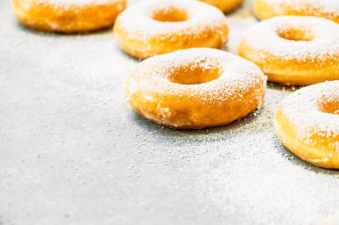 Şekerli tatlı şeker buzlanma ile-üst birçok çörek ile sağlıksız gıda tarzı