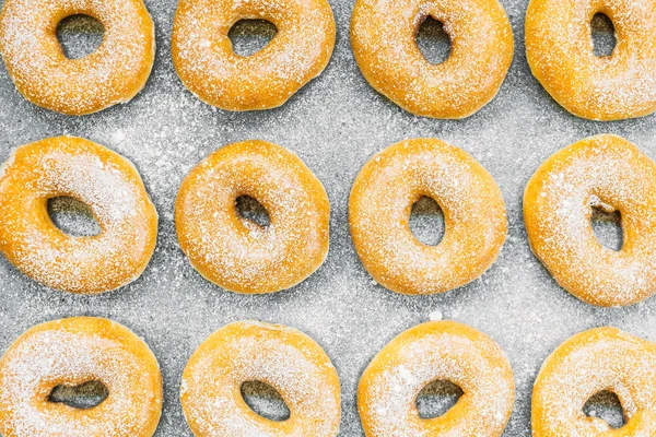 Söta Dessert Med Många Donut Toppen Med Socker Glasyr Ohälsosam — Stockfoto