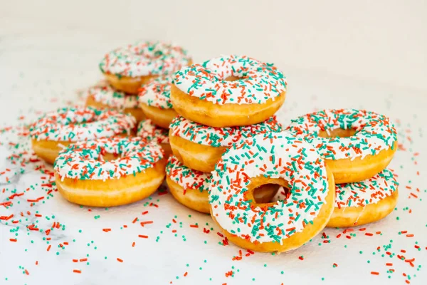 Пончики Білим Шоколадним Кремом Цукром Зверху Стиль Здорової Їжі — стокове фото