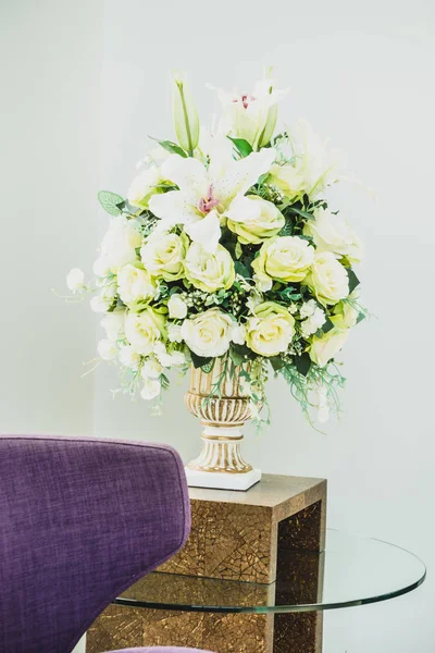 Wazon Flower Stół Dekoracja Wnętrza Pokoju — Zdjęcie stockowe