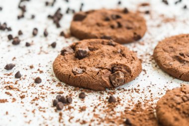 Şekerli tatlı çikolatalı kurabiye ile