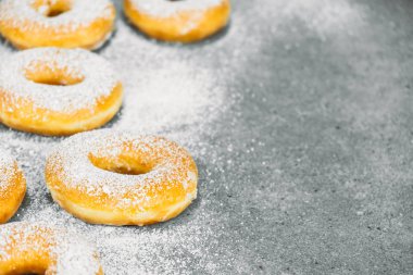 Şekerli tatlı şeker buzlanma ile-üst birçok çörek ile sağlıksız gıda tarzı